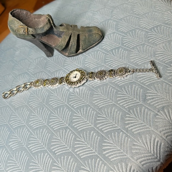 Geneva stainless steel bracelet watch - Picture 3 of 15
